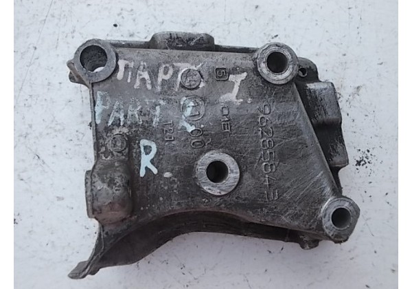 кронштейн двигуна правий Peugeot Partner, Citroen Berlingo 1.9 d, DW8, 96285843